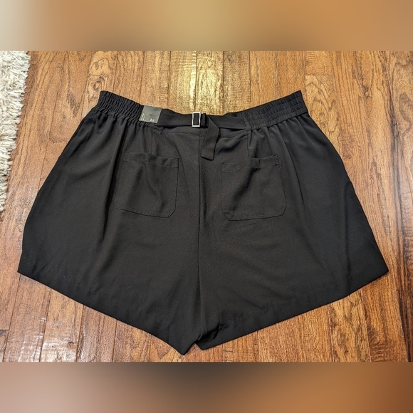 Torrid Black Wide Leg Studio Tailored Short, Plus size 26 NWT - Picture 10 of 14